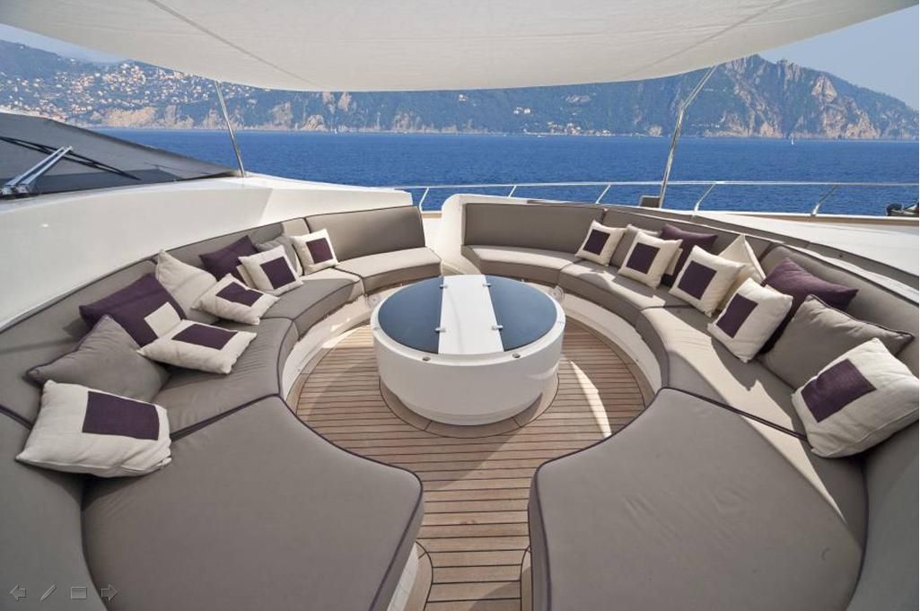 TOBY Cerri Flying Sport 102 Luxury Motoryacht Communal Seating