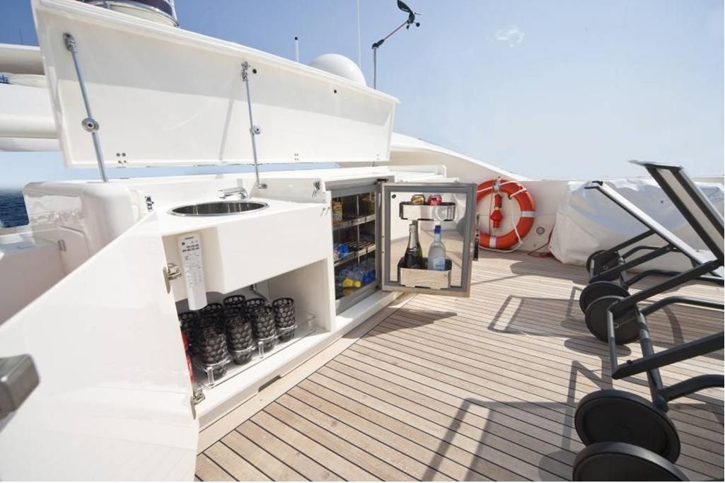 TOBY Cerri Flying Sport 102 Luxury Motoryacht Bar
