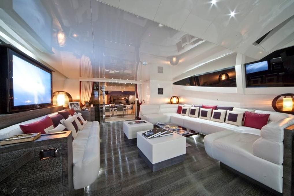 TOBY Cerri Flying Sport 102 Luxury Motoryacht Lounge