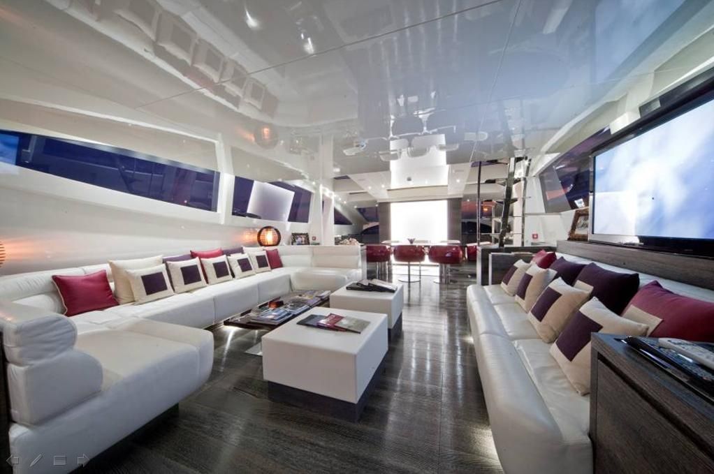 TOBY Cerri Flying Sport 102 Luxury Motoryacht Lounge