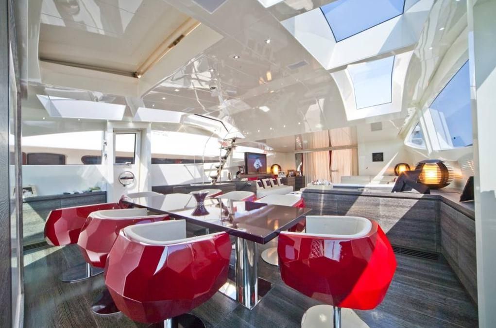 TOBY Cerri Flying Sport 102 Luxury Motoryacht Contemporary Dining