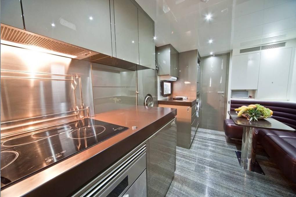 TOBY Cerri Flying Sport 102 Luxury Motoryacht Modern Galley