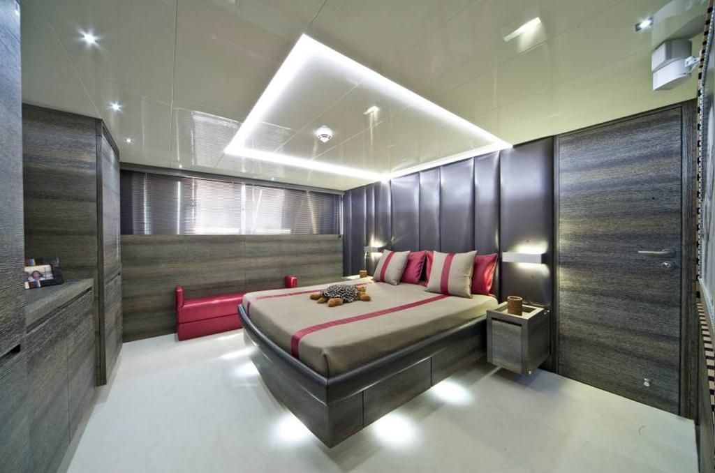 TOBY Cerri Flying Sport 102 Luxury Motoryacht Master Cabin
