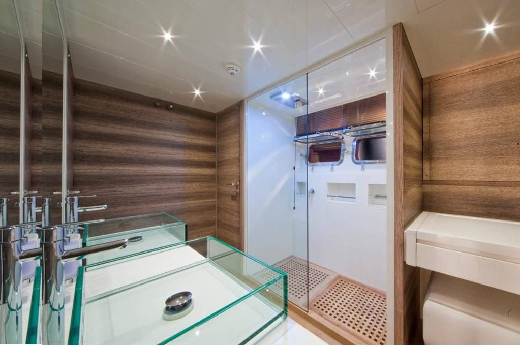 TOBY Cerri Flying Sport 102 Luxury Motoryacht Contemporary Ensuite