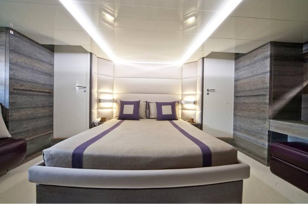 TOBY Cerri Flying Sport 102 Luxury Motoryacht VIP Cabin