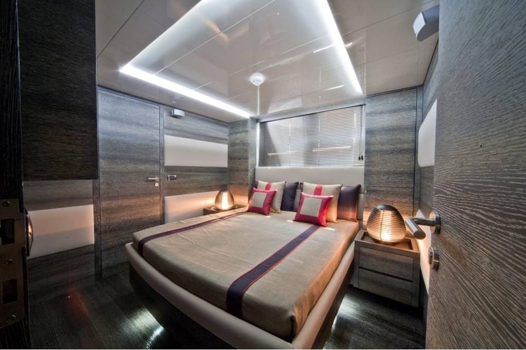 TOBY Cerri Flying Sport 102 Luxury Motoryacht Guest Cabin