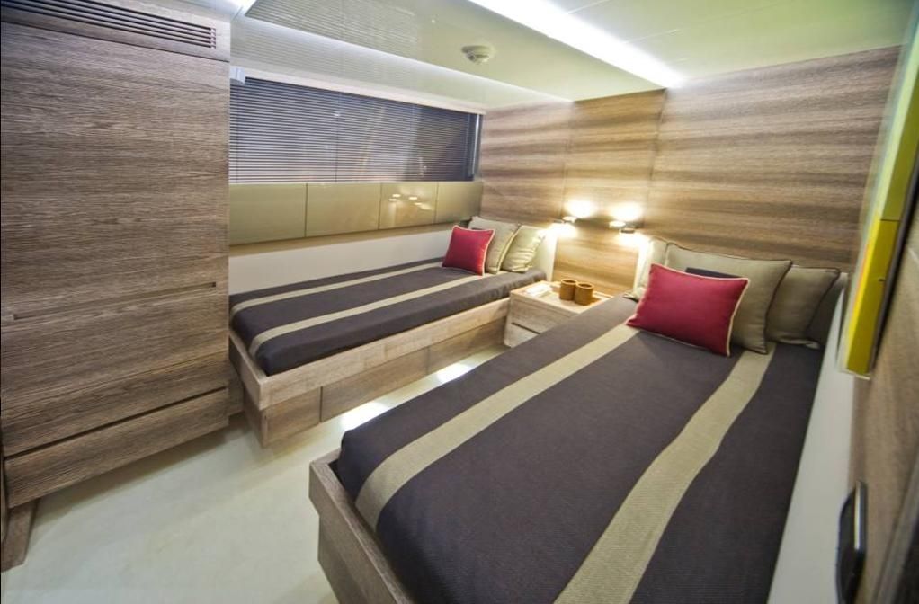 TOBY Cerri Flying Sport 102 Luxury Motoryacht Twin Cabin