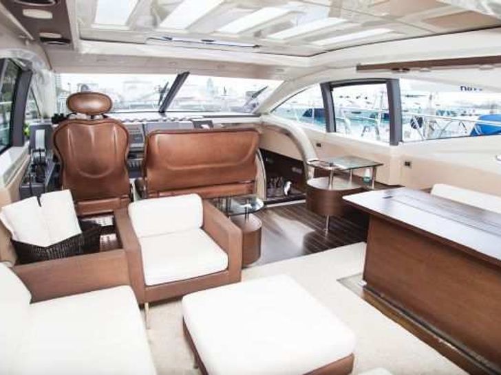 Miami Day Charter Yacht TRANQUILO Azimut 68S Saloon