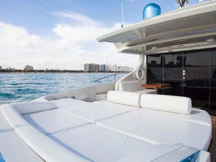 Miami Day Charter Yacht TRANQUILO Azimut 68S Sun Lounge