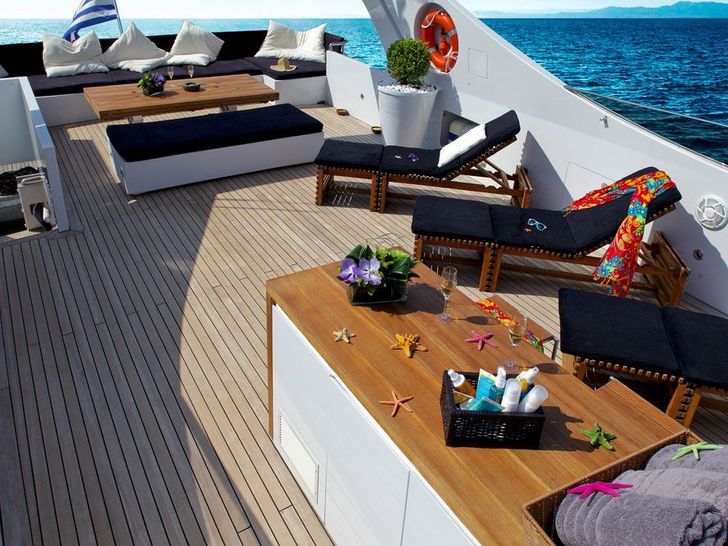 TROPICANA - Sundeck TROPICANA - Sundeck