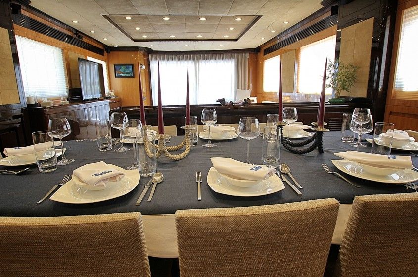 TUTKU Dining