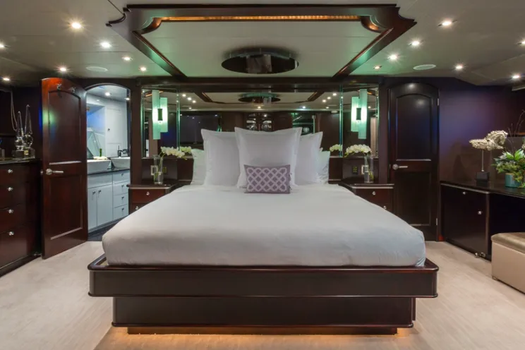 Charter Yacht UNBRIDLED - Crescent 116 - 4 Cabins - Nassau - Staniel Cay - Exumas - Bahamas