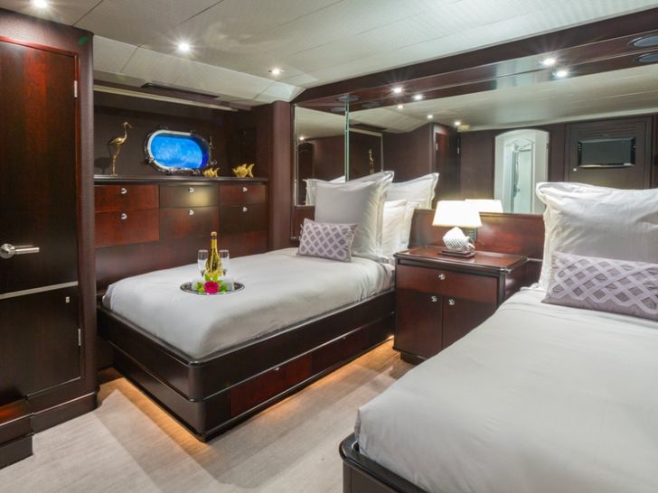UNBRIDLED - Crescent 116,twin cabin UNBRIDLED - Crescent 116,twin cabin
