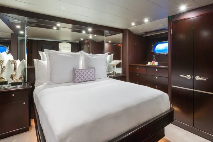 Charter Yacht UNBRIDLED - Crescent 116 - 4 Cabins - Nassau - Staniel Cay - Exumas - Bahamas