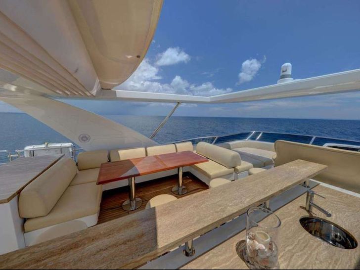 VALERE Azimut 84 Motor Yacht Flybridge VALERE Azimut 84 Motor Yacht Flybridge