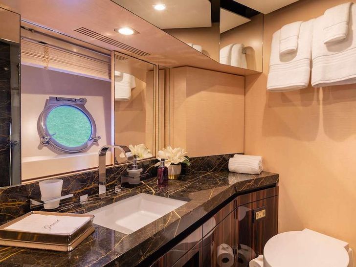 VALERE Azimut 84 Motor Yacht VIP Ensuite