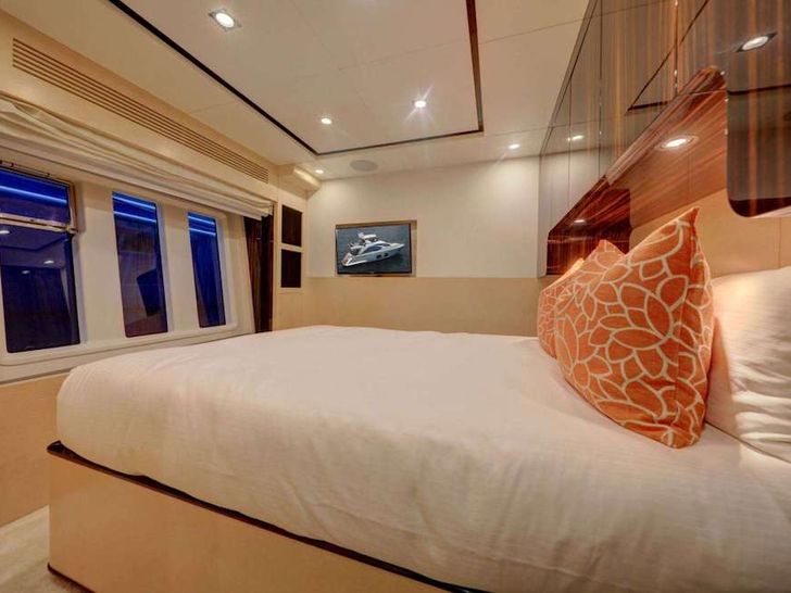VALERE Azimut 84 Motor Yacht Double VALERE Azimut 84 Motor Yacht Double