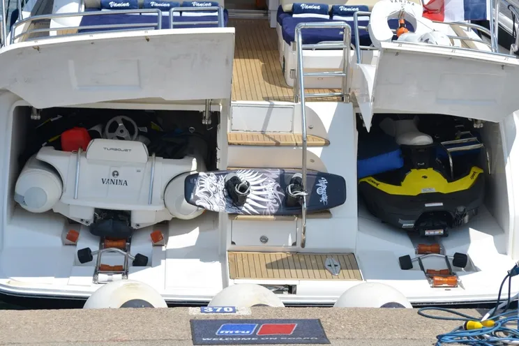 Charter Yacht VANINA V - Princess V70 - 3 Cabins - Sainte Maxime - St Tropez - Cogolin