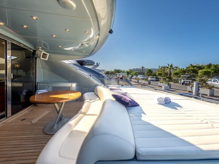 VANQUISH - Aft deck VANQUISH - Aft deck