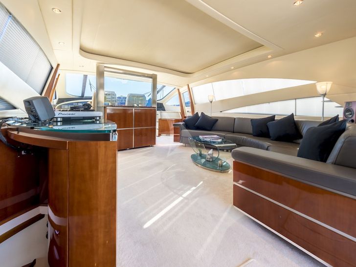 VANQUISH - Main saloon VANQUISH - Main saloon