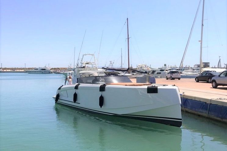 Charter Yacht Vanquish 43 Open - Day Charter Yacht - Mykonos - Naxos - Paros
