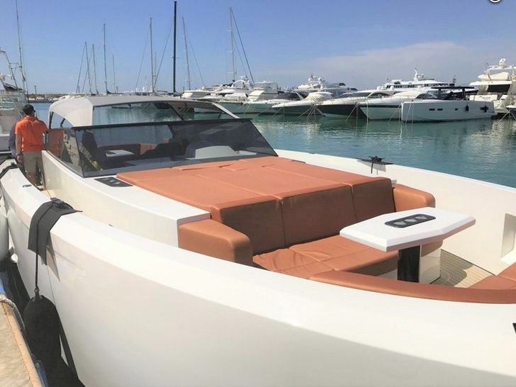 Vanquish 43 Open Vanquish 43 Open