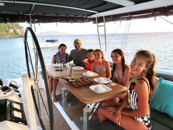 VENTANA Lagoon 52 Flybridge Seating VENTANA Lagoon 52 Flybridge Seating