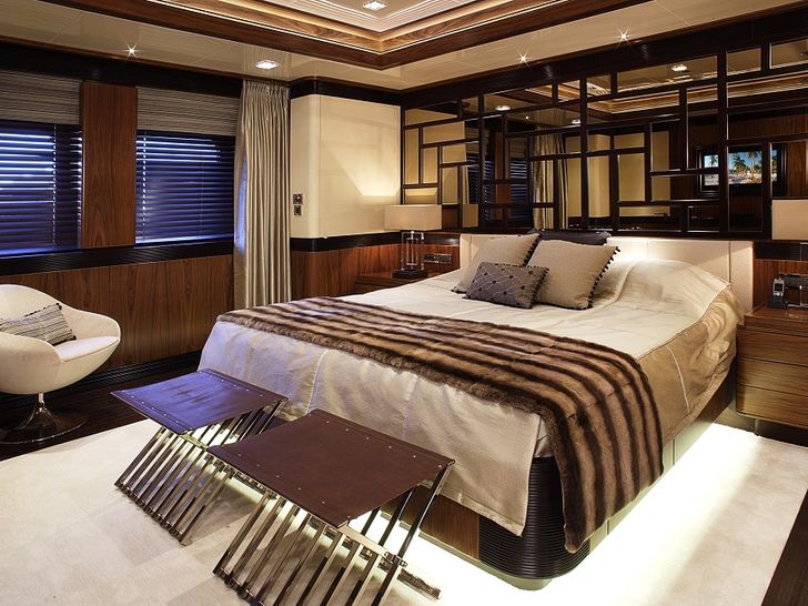 Port VIP Cabin