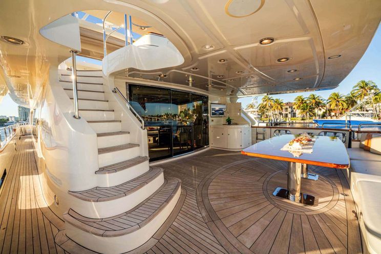 Charter Yacht VIVERE - Azimut 116 - 5 Cabins - Newport - Fort Lauderdale - Bahamas