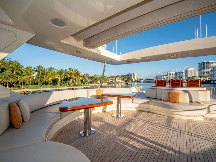 VIVERE Azimut 116 Flybridge VIVERE Azimut 116 Flybridge