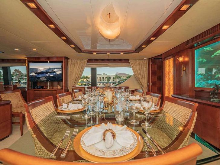 VIVERE Azimut 116 Formal Dining VIVERE Azimut 116 Formal Dining