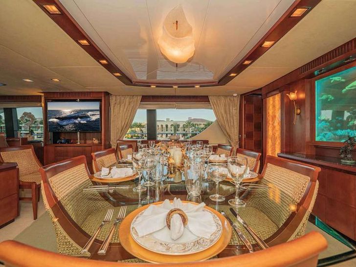 VIVERE Azimut 116 Formal Dining