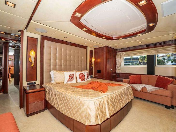 VIVERE Azimut 116 Master Suite