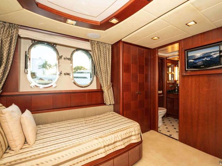 VIVERE Azimut 116 Starboard Twin VIVERE Azimut 116 Starboard Twin