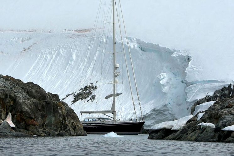 Charter Yacht VIVID - Jongert 2700M - 3 Cabins - Falmouth - Solent - Isle of Wight - Isles of Scilly - Channel Islands - Caribbean