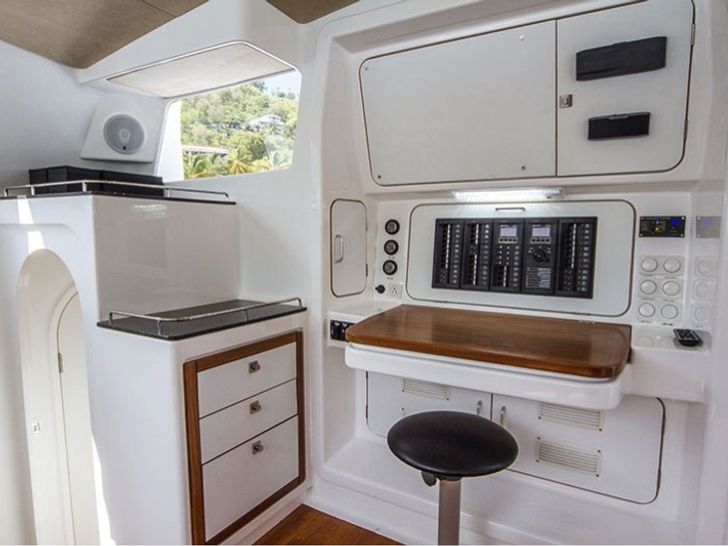 Voyage 480 Electric Captains Table Voyage 480 Electric Captains Table