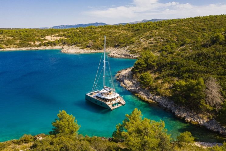 Charter Yacht VULPINO - Sunreef 60 - 4 Cabins - Trogir - Split - Kastela - Dubrovnik - Croatia