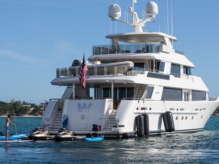 PIPE DREAM - Westport 130,stern view cruising