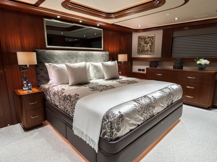 PIPE DREAM - Westport 130,master cabin