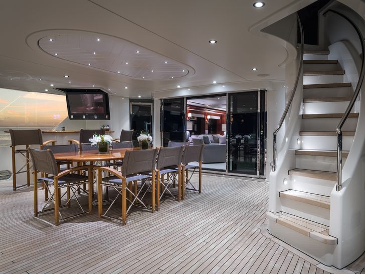 PIPE DREAM - Westport 130,aft alfresco dining area PIPE DREAM - Westport 130,aft alfresco dining area
