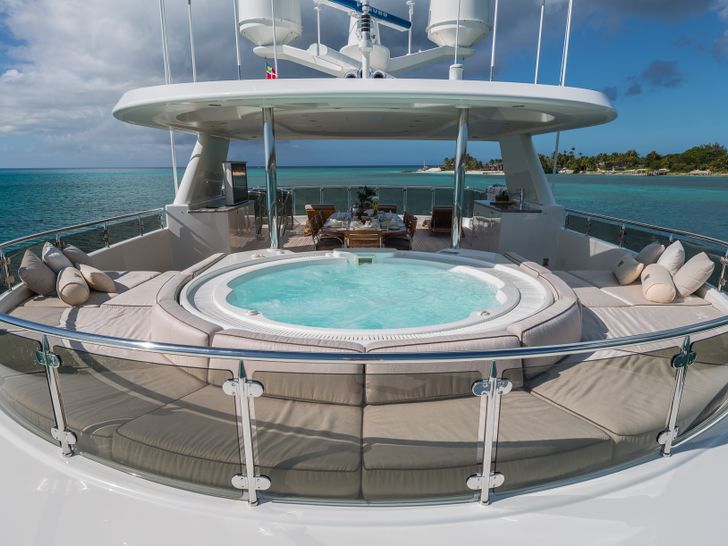 PIPE DREAM - Westport 130,sun deck jacuzzi