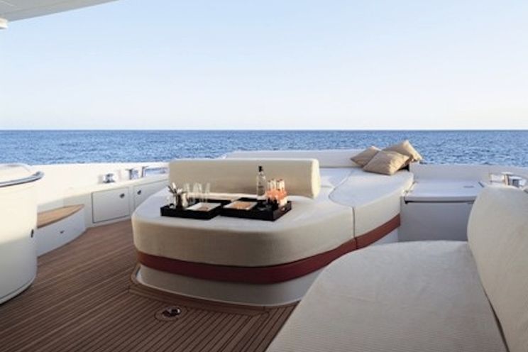 Charter Yacht WARREN KELLY - Azimut 62 - 3 Cabins - Miami - Fort Lauderdale - Nassau