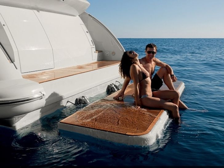 Azimut 62 WARREN KELLY Swim Platform Azimut 62 WARREN KELLY Swim Platform