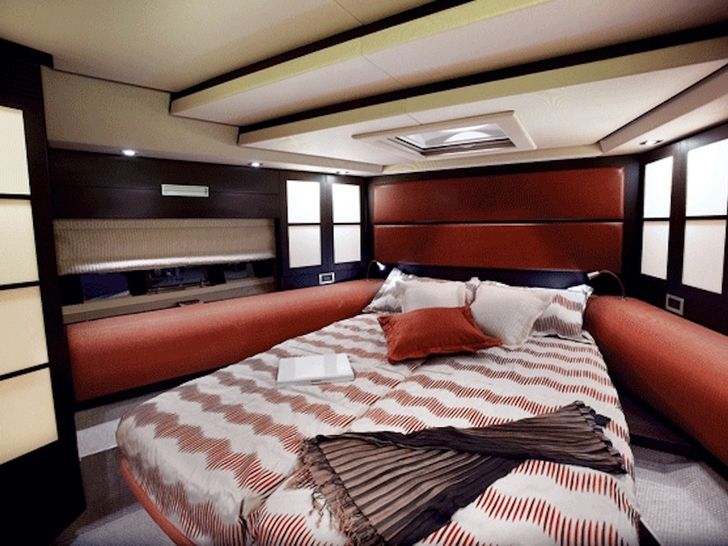 Azimut 62 WARREN KELLY Master Cabin Azimut 62 WARREN KELLY Master Cabin