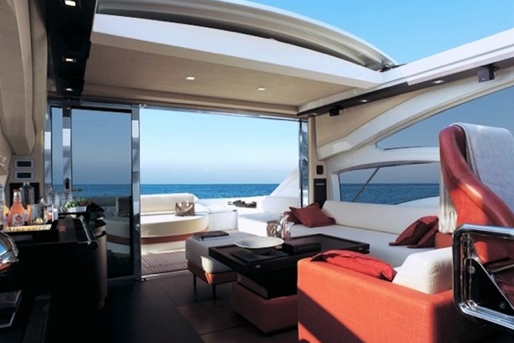 Charter Yacht WARREN KELLY - Azimut 62 - 3 Cabins - Miami - Fort Lauderdale - Nassau