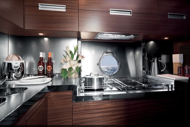 Charter Yacht WARREN KELLY - Azimut 62 - 3 Cabins - Miami - Fort Lauderdale - Nassau