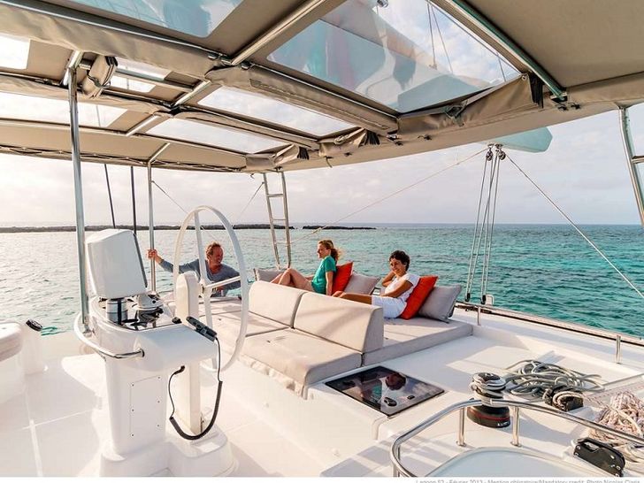 WHITE PEARL - flybridge WHITE PEARL - flybridge