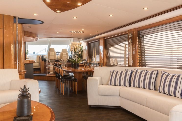 Charter Yacht WINNING STREAK 2 - Sunseeker 94 - 4 Cabins - Antibes - Cannes - Monte Carlo - St Tropez - French Riviera