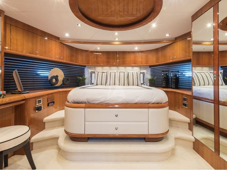 WINNING STREAK 2 Sunseeker 94 - VIP cabin WINNING STREAK 2 Sunseeker 94 - VIP cabin