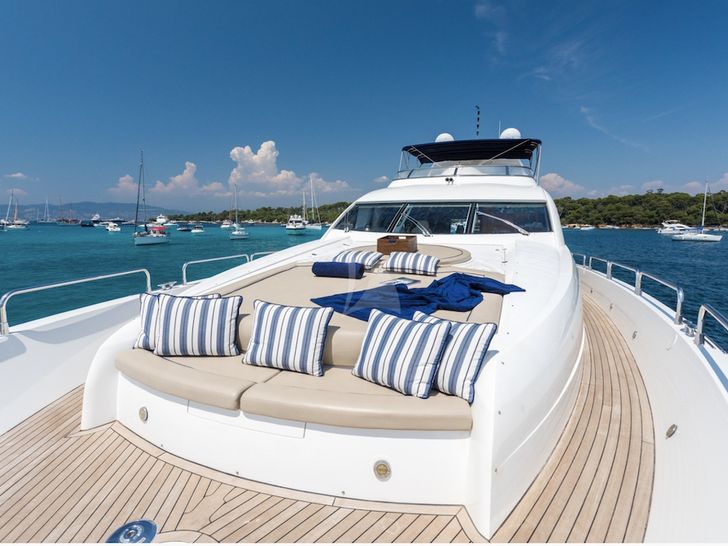 WINNING STREAK 2 Sunseeker 94 - foredeck WINNING STREAK 2 Sunseeker 94 - foredeck